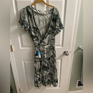 Cupshe wrap dress, palm print, size large. Never worn